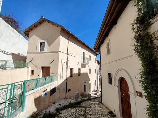 casa indipendente in vendita a L'Aquila in zona Centro Città