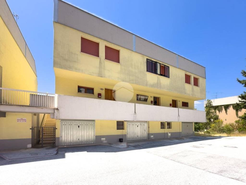 casa indipendente in vendita a L'Aquila in zona Pettino