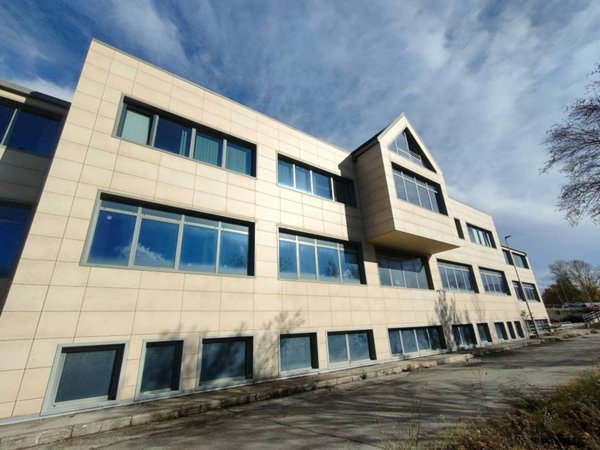 ufficio in vendita a L'Aquila in zona Pettino