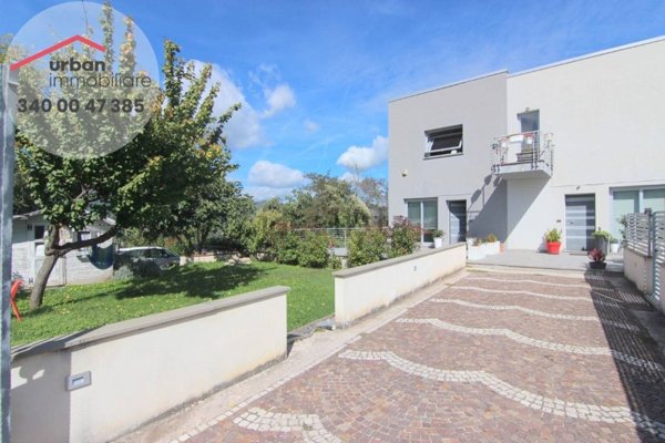 quadrivano in vendita a L'Aquila in zona Colle Di Sassa