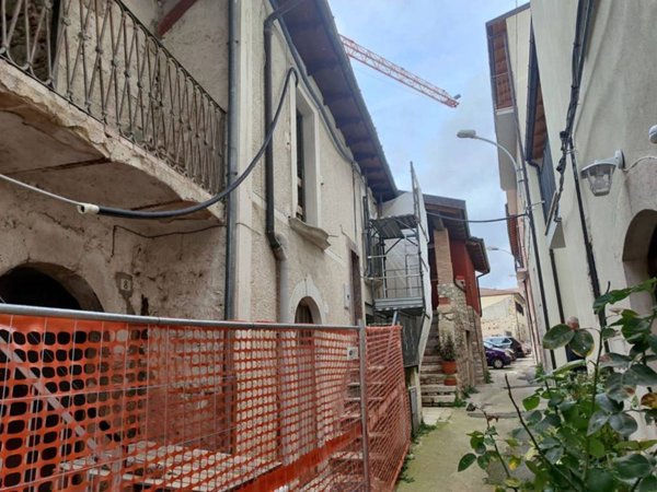 casa indipendente in vendita a L'Aquila in zona Paganica