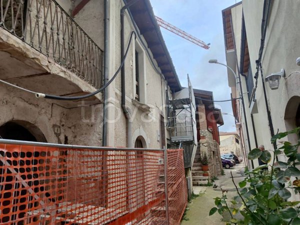 casa indipendente in vendita a L'Aquila in zona Paganica
