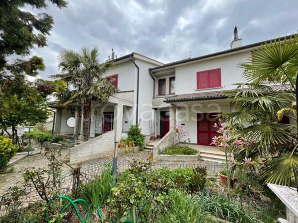 casa indipendente in vendita a L'Aquila in zona Assergi