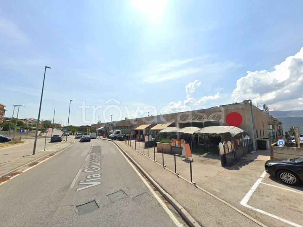 negozio in vendita a L'Aquila in zona Torrione