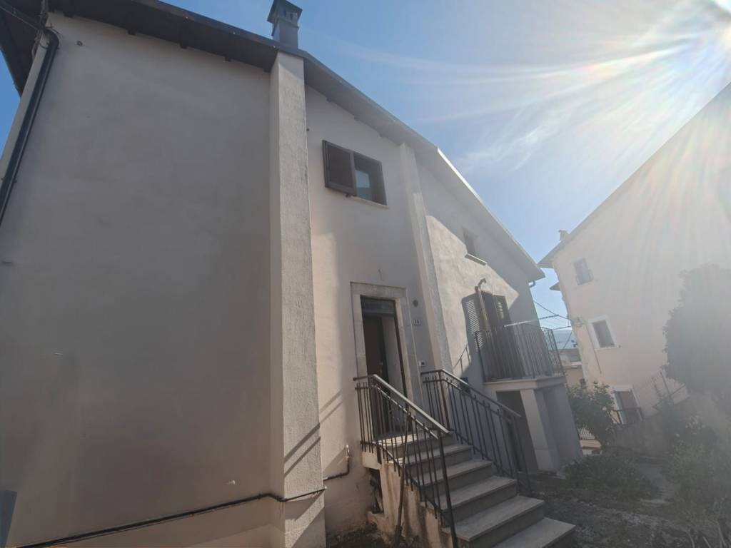 casa indipendente in vendita a L'Aquila in zona Sant'Elia