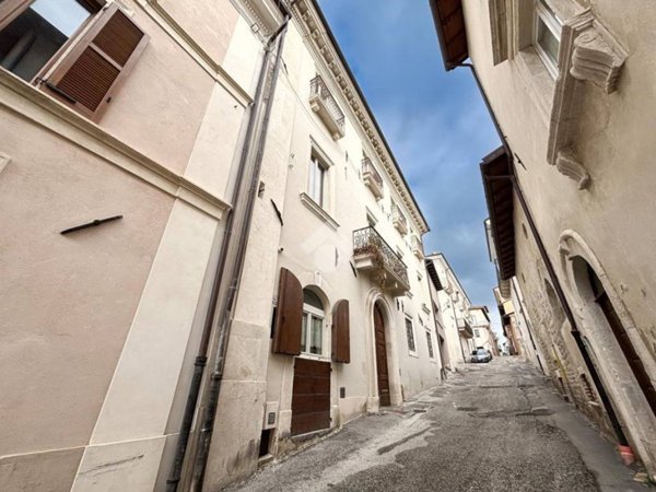 appartamento in vendita a L'Aquila in zona Centro Città