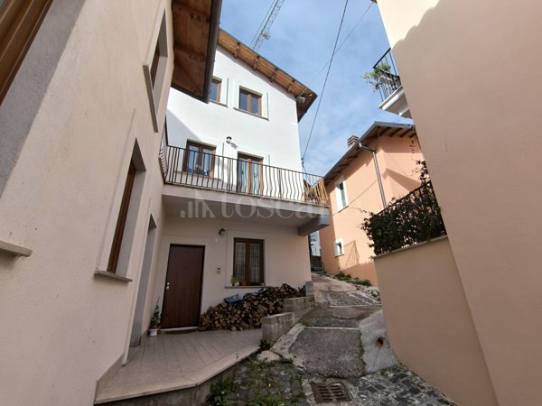 casa indipendente in vendita a L'Aquila