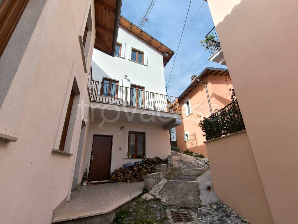 casa indipendente in vendita a L'Aquila in zona Monticchio/frazione Bagno