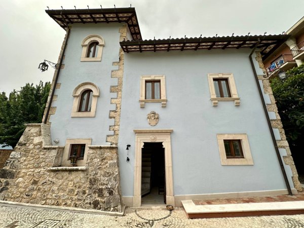 casa indipendente in vendita a L'Aquila