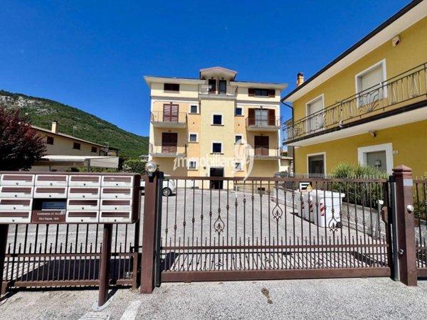 locale commerciale in vendita a L'Aquila in zona Pianola