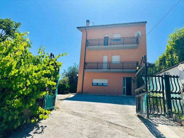 appartamento in vendita a L'Aquila in zona Monticchio/frazione Bagno