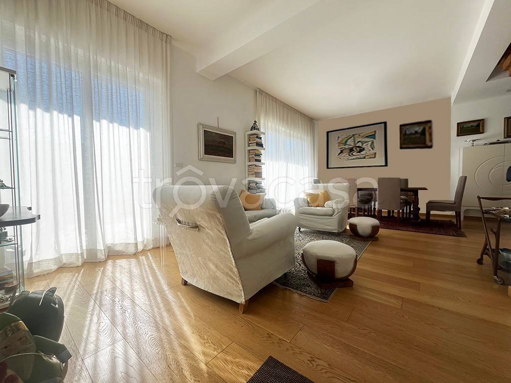 casa indipendente in vendita a L'Aquila in zona Tempera