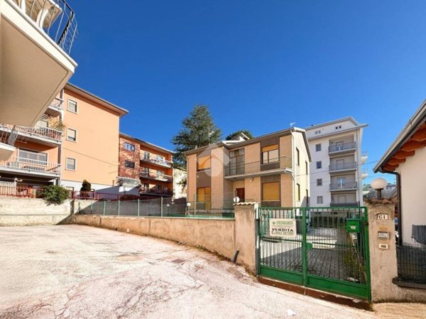 casa indipendente in vendita a L'Aquila in zona Torrione