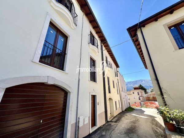 casa indipendente in vendita a L'Aquila in zona Monticchio/frazione Bagno