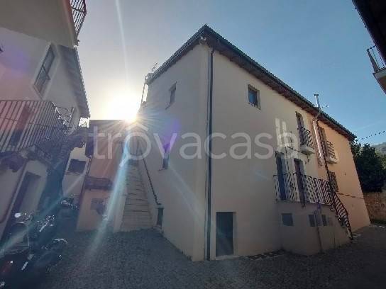 casa indipendente in vendita a L'Aquila in zona Monticchio/frazione Bagno