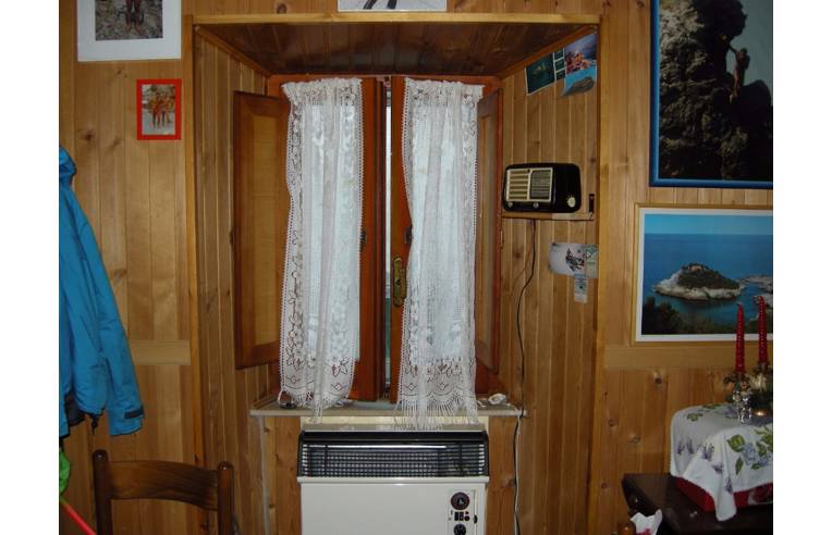 intera palazzina in vendita a L'Aquila in zona Genzano