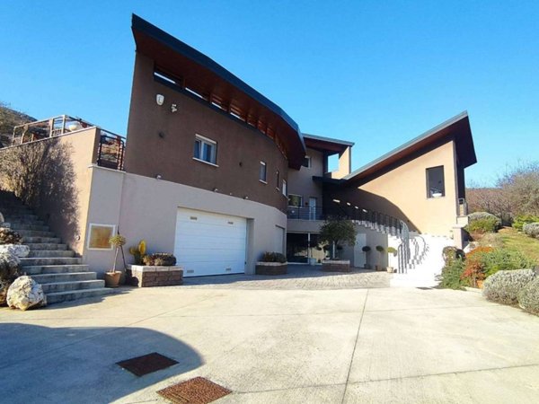 casa indipendente in vendita a L'Aquila in zona Preturo