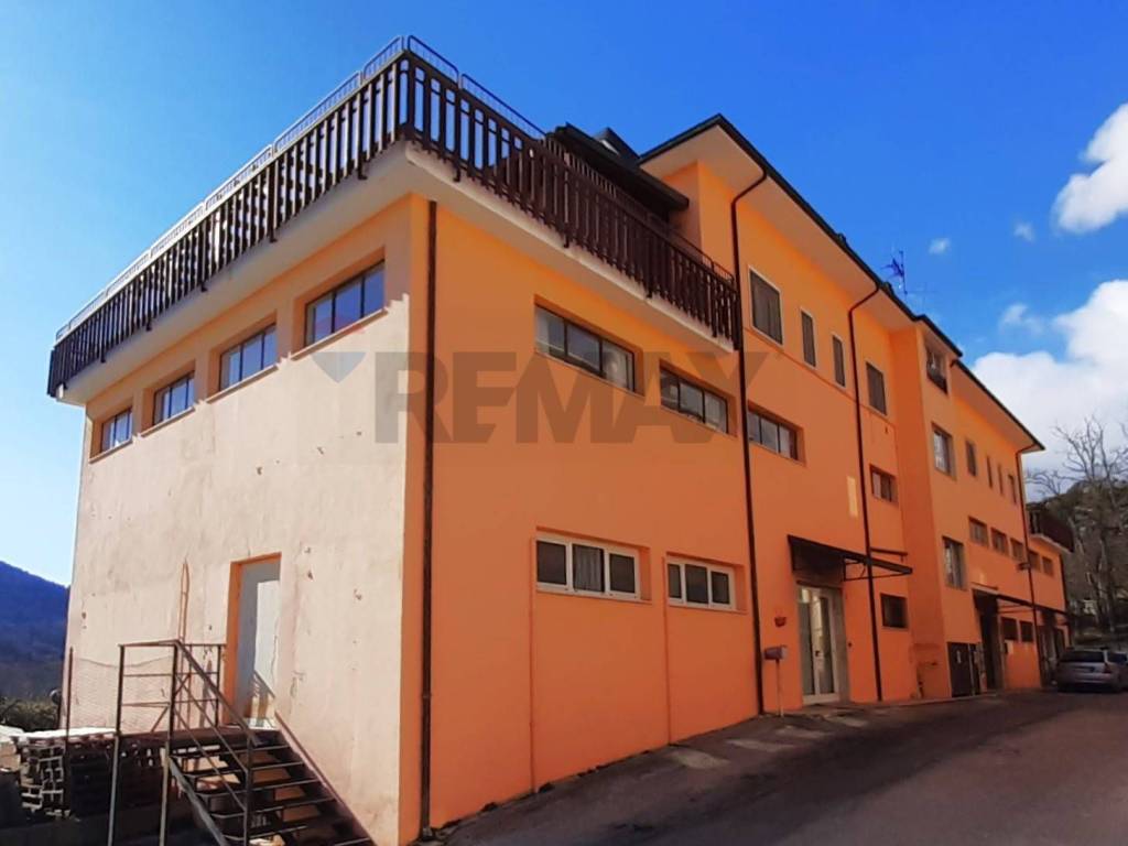 ufficio in vendita a L'Aquila in zona Cansatessa