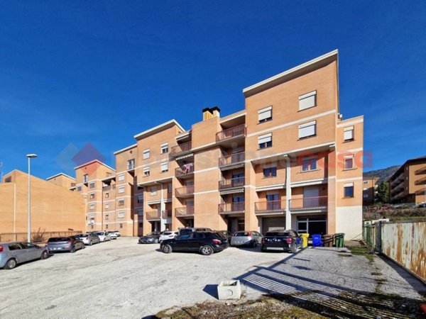 negozio in vendita a L'Aquila in zona Pettino