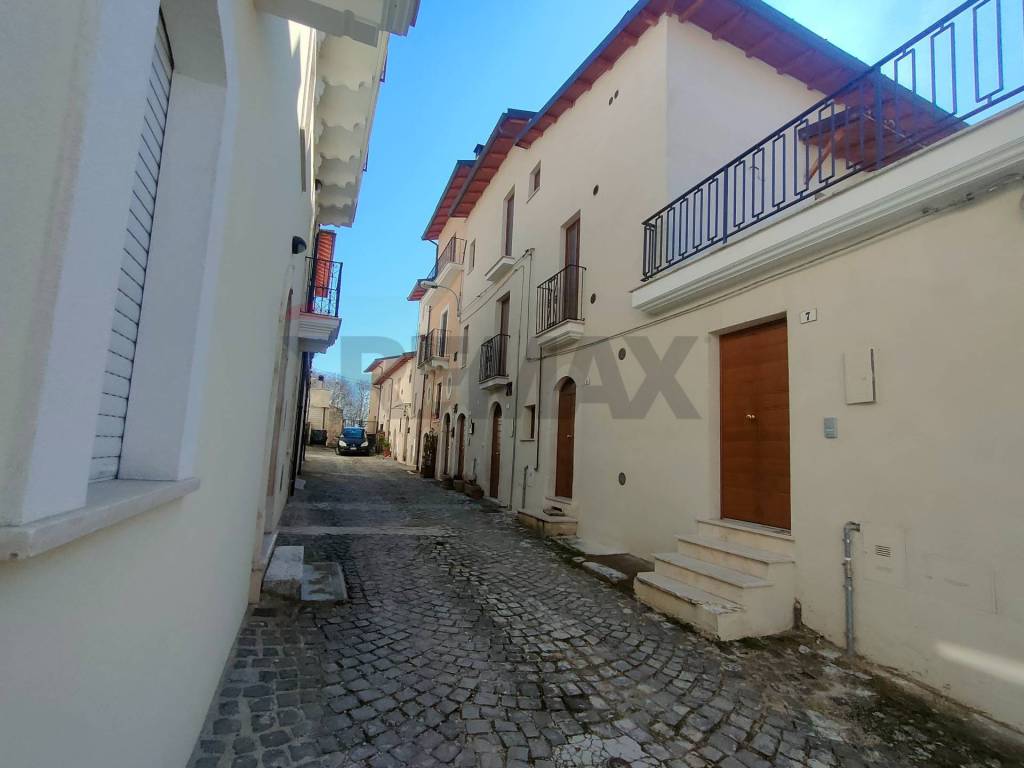 casa indipendente in vendita a L'Aquila in zona San Gregorio