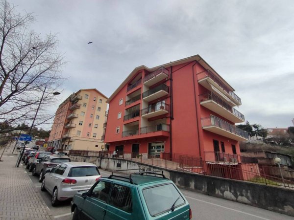 negozio in vendita a L'Aquila in zona Torrione