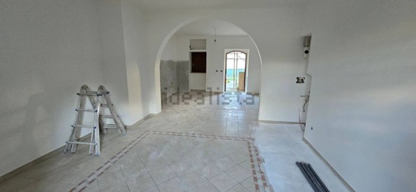 casa indipendente in vendita a L'Aquila