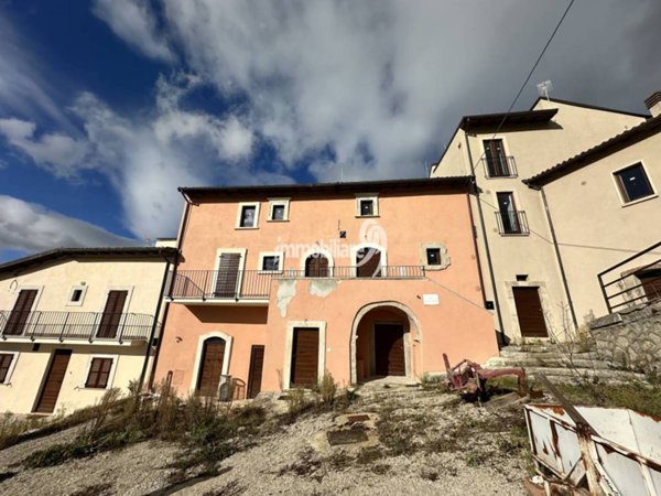 intera palazzina in vendita a L'Aquila in zona Poggio di Roio