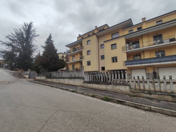 locale commerciale in vendita a L'Aquila in zona Palombara