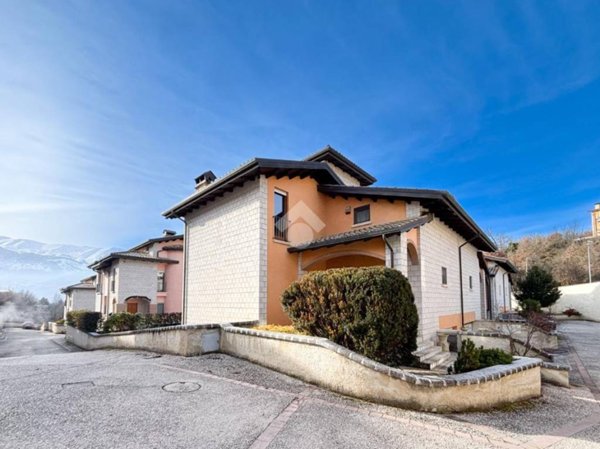 casa indipendente in vendita a L'Aquila in zona Sant'Elia