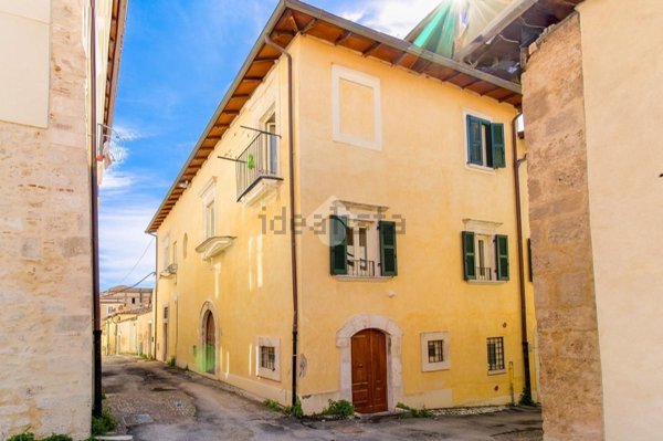 appartamento in vendita a L'Aquila in zona Centro Città