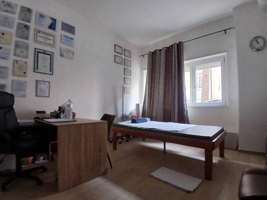 ufficio in vendita a L'Aquila in zona Centro Città