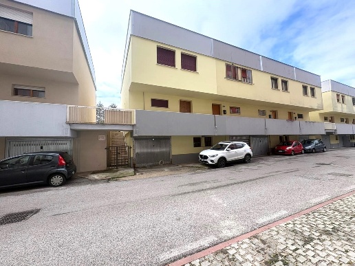 casa indipendente in vendita a L'Aquila in zona Pettino