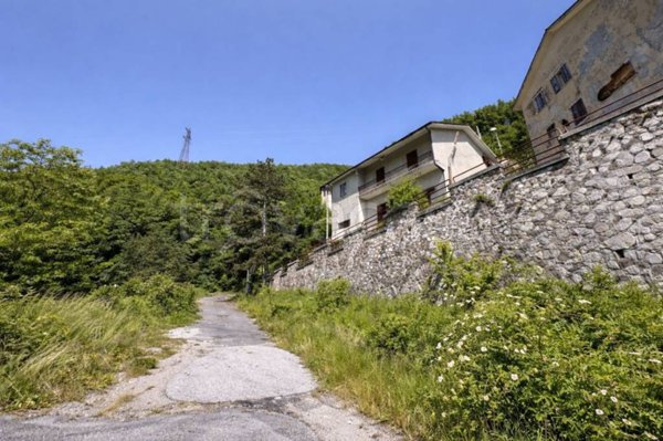 casa indipendente in vendita a L'Aquila in zona Assergi