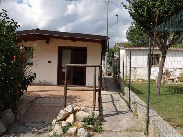 casa indipendente in vendita a L'Aquila in zona Pianola