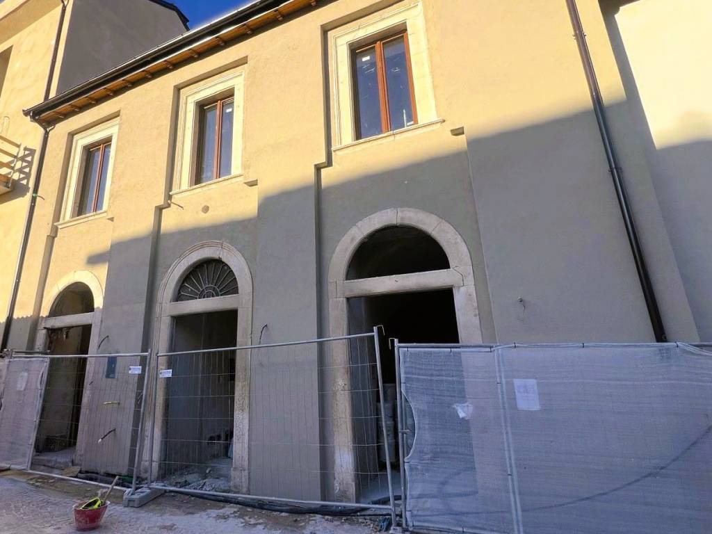casa indipendente in vendita a L'Aquila in zona Centro Città
