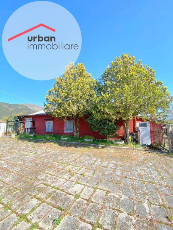 casa indipendente in vendita a L'Aquila in zona Cansatessa