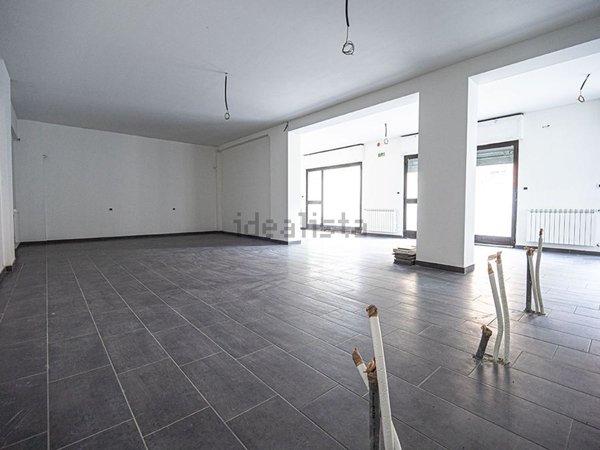 locale commerciale in vendita a L'Aquila