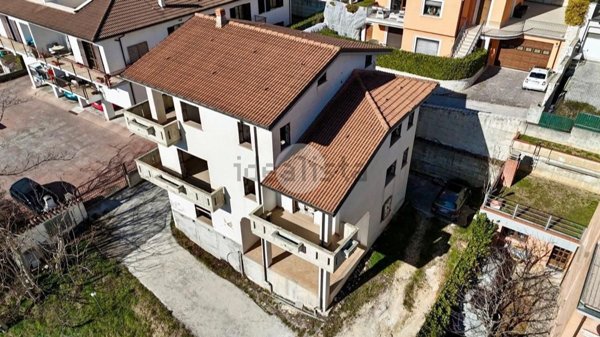 casa indipendente in vendita a L'Aquila in zona Acquasanta