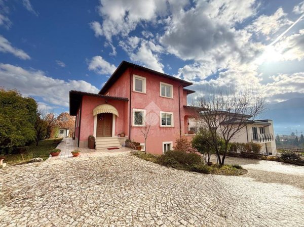 casa indipendente in vendita a L'Aquila in zona Torrione