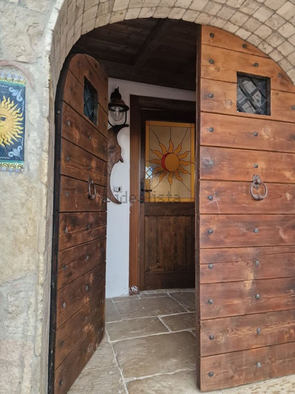 casa indipendente in vendita a L'Aquila in zona Centro Città