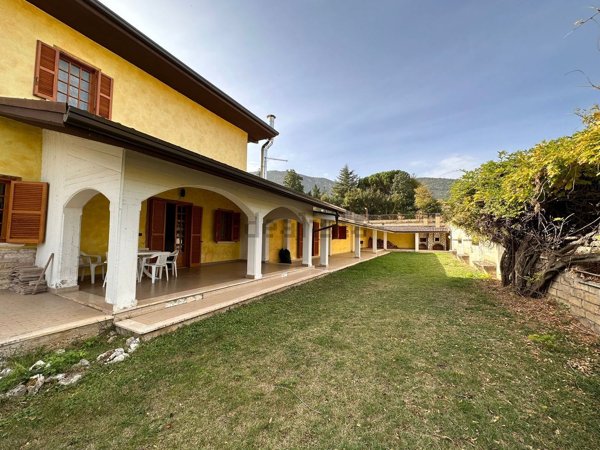 casa indipendente in vendita a L'Aquila in zona Centro Città