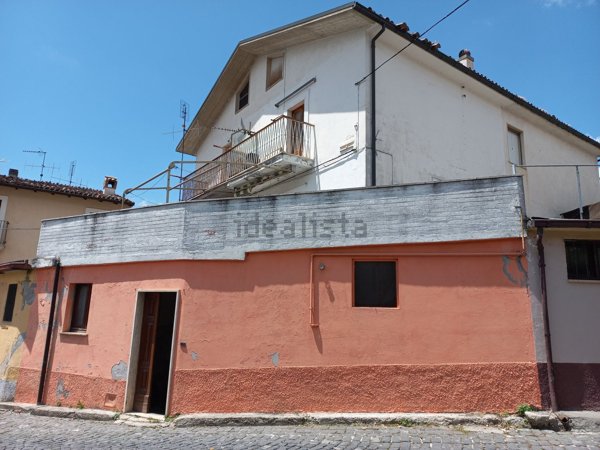 casa semindipendente in vendita a L'Aquila in zona Arischia