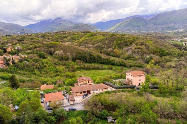 casa indipendente in vendita a L'Aquila in zona Colle Di Sassa
