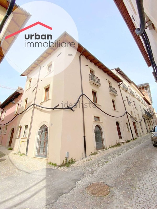 casa indipendente in vendita a L'Aquila in zona Centro Città