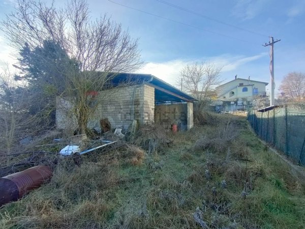 locale di sgombero in vendita a L'Aquila in zona San Sisto