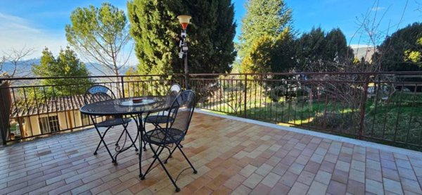 casa indipendente in vendita a L'Aquila