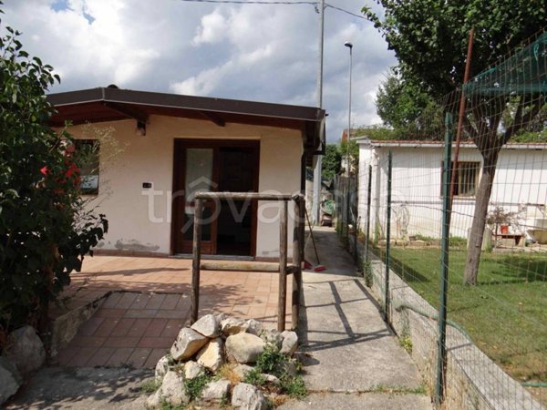 casa indipendente in vendita a L'Aquila in zona Pianola
