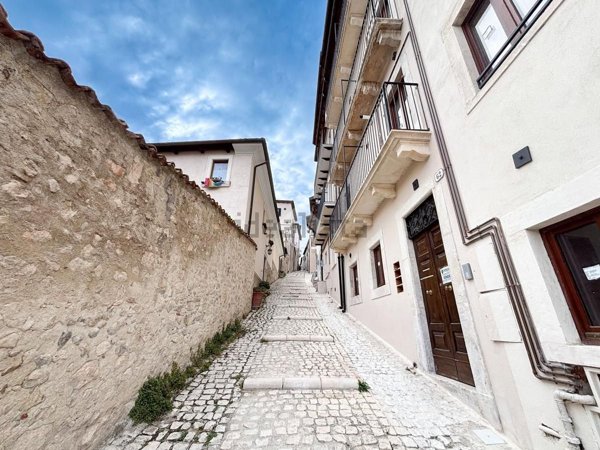 appartamento in vendita a L'Aquila in zona Centro Città
