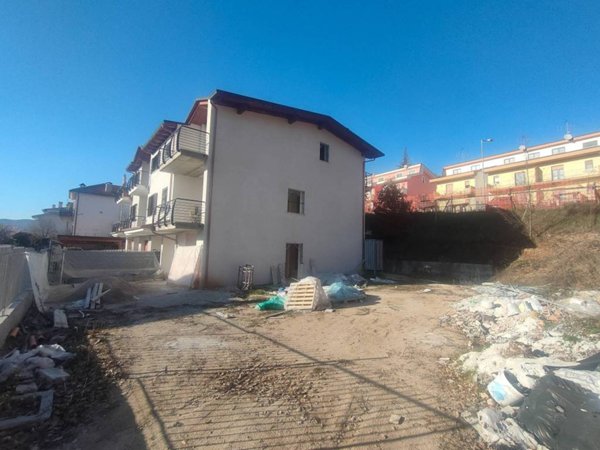 casa indipendente in vendita a L'Aquila in zona Paganica
