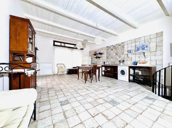 casa indipendente in vendita a L'Aquila in zona Centro Città